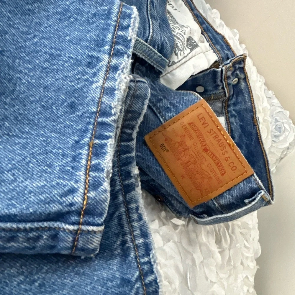 Levi's‎ 501 Distressed Button Fly Blue Jeans 30